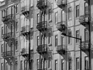 typische Hausfassaden in Lissabon