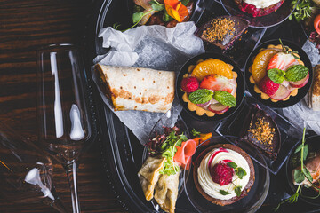 Jedzenie w restauracji.