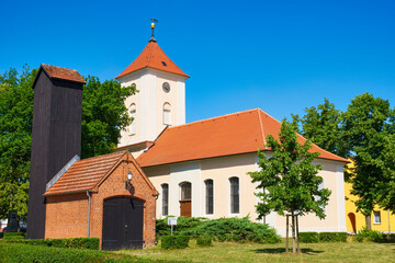 Fototapeta na wymiar Dorfkirche Nassenheide, Löwenberger Land, Brandenburg, Deutschland