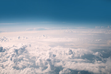 Naklejka premium Scenic sky background with cumulus clouds down
