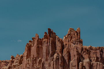 Sharp Tips of Formation in Cathedral Valley