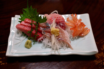 寿司屋の刺身盛り合わせ