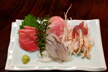 寿司屋の刺身盛り合わせ