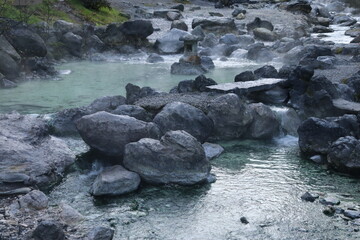 草津温泉、西の河原公園。荒れ地に温泉が湧く。温泉の池。