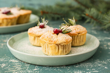 Plate with traditional mince pies on color background