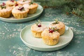 Plate with traditional mince pies on color background