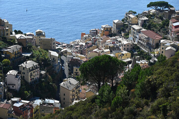 Borgo di Riomaggiore visto dalla Litoranea