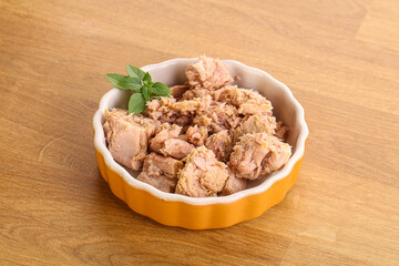 Canned tuna fish with oil