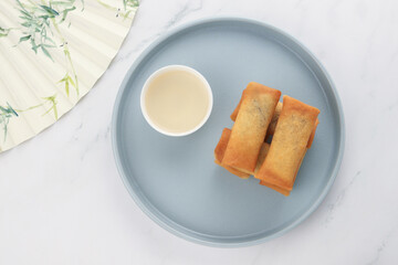 spring rolls and tea