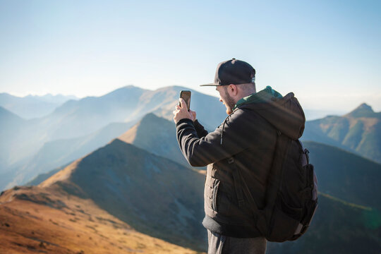 Tourist takes on smartphone mountain scenery