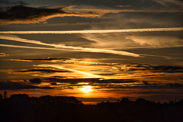 bizarre Wolkenform am Herbsthimmel