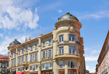 Beautiful old house in the city center on Rua das Carmelitas street. Porto, Portugal