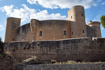 Fototapeta na wymiar Castillo medieval de Bellver en Palma de Mallorca. Circular.