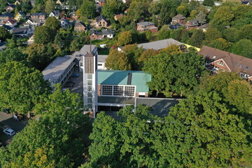 Hamburg Eidelstedt, Christuskirche Eidelstedt mit Wohngebiet, Luftaufnahme