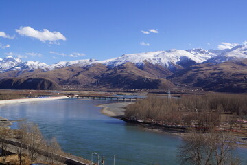チベット・カム地方 カンゼの冬景色