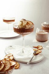 Schokoladen Mousse mit Vanilleeis