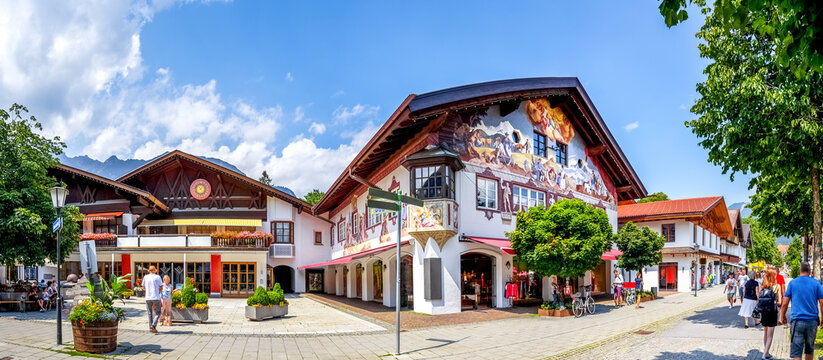 Spielbank und Fussg&auml;ngerzone, Garmisch-Partenkirchen, Bayern, Deutschland 