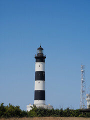 Fototapeta na wymiar chassiron lighthouse at rest on a day without cloud