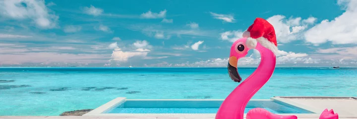 Crédence de cuisine en verre imprimé Bora Bora, Polynésie française Christmas travel holidays beach destination banner funny pool flamingo with Santa hat at luxury south winter destination during Xmas. Landscape header background.