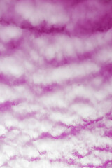 Obraz premium Fluffy White Clouds with a Pink Sky View