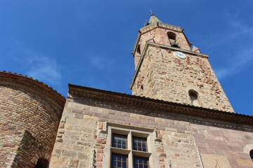 clocher de la cathédrale de Fréjus en contreplongée