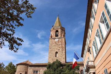 Fototapeta na wymiar Cathédrale et mairie de Fréjus