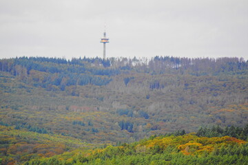 Der Fernsehturm auf der Hohen Wurzel im Taunus bei Wiesbaden, der Landeshauptstadt von Hessen
