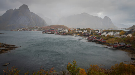 Eine kleine Stadt auf den Lofoten © Alexander Jeglitsch
