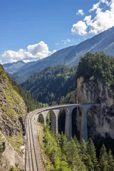 Papier Peint photo Viaduc de Landwasser Viaduc ferroviaire de Landwasser en Suisse dans les Alpes