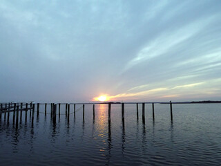 Obraz premium sunset over the lake