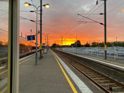 D&eacute;part de la gare de Vannes direction le sud pour les vacances