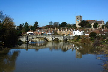 Fototapeta na wymiar Aylesford village and bridge in Kent England