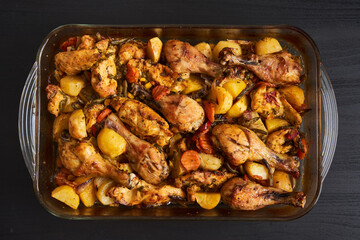 Grilled chicken drumsticks with potatoes