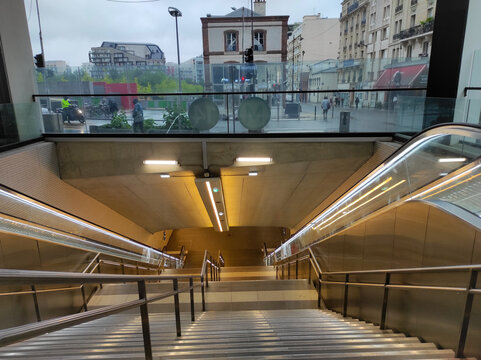 escalator in shopping mall