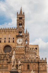 Fototapeta na wymiar Dom, Kathedrale, Glockenturm, Palermo, Sizilien