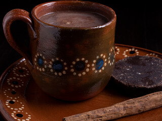 Taza de chocolate caliente artesanal tradicional de mexico.