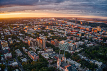 Aerial View of Downtown Savannah, Georgia during Sunset - obrazy, fototapety, plakaty