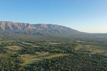 Inmensidad del valle en un día claro.