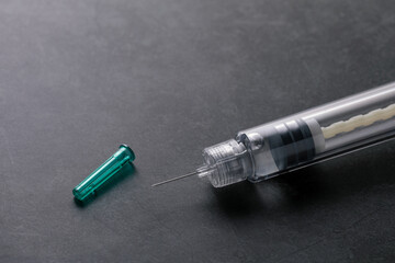 insulin pen needle, threaded to attach securely and safely to insulin pen, solution for injection...