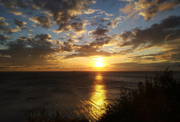 Photo a bright sunset on the sea