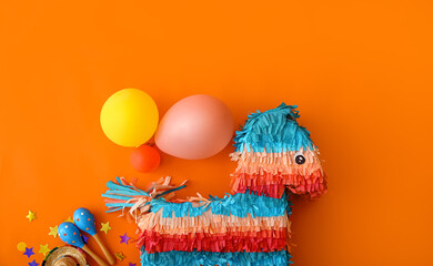 Fototapeta na wymiar Mexican pinata with sombrero hat, balloons and maracas on color background