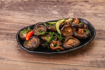 Marinated shiitake mushrooms with herbs