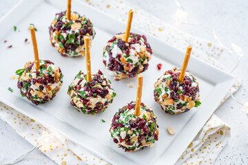 Christmas cheese ball appetizers with cranberries
