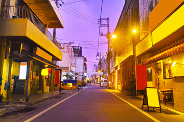 沖縄県宮古島市、夜の西里大通りの風景
