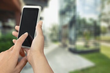 Human holding a modern phone with a blank screen