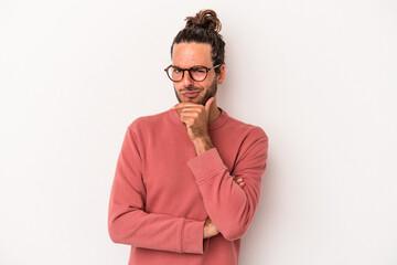 Fototapeta premium Young caucasian man isolated on white background thinking and looking up, being reflective, contemplating, having a fantasy.