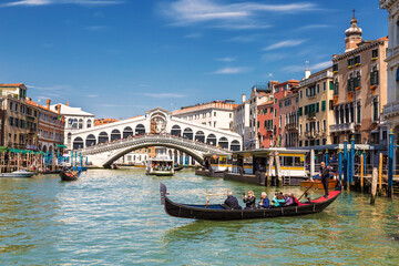 Fototapeta na wymiar View of the Grand Canal in Venice with the Rialto Bridge and gondolas. Italy