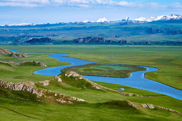 Fototapeta na wymiar There are many twists and turnss in Bayanbulak grassland scenic spot Xinjiang Uygur Autonomous Region