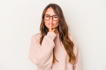 Young caucasian woman isolated on white background thinking and looking up, being reflective, contemplating, having a fantasy.