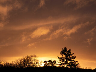 Obraz na płótnie Canvas coucher du soleil ciel en feu